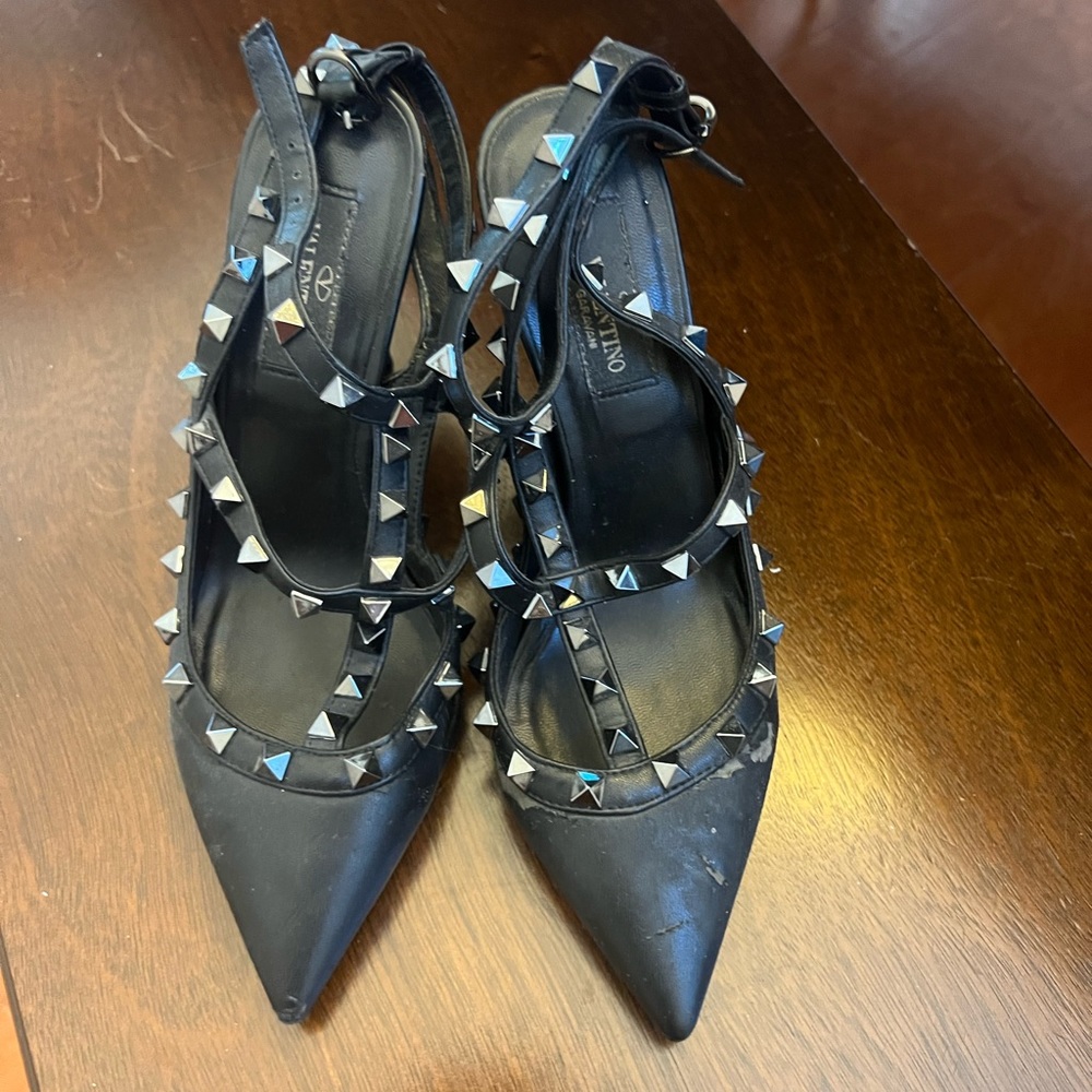 Valentino Rockstud Pumps